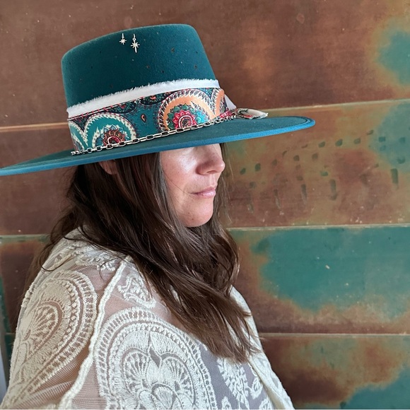 Gambler Capricorn Hat - Picture 4 of 6